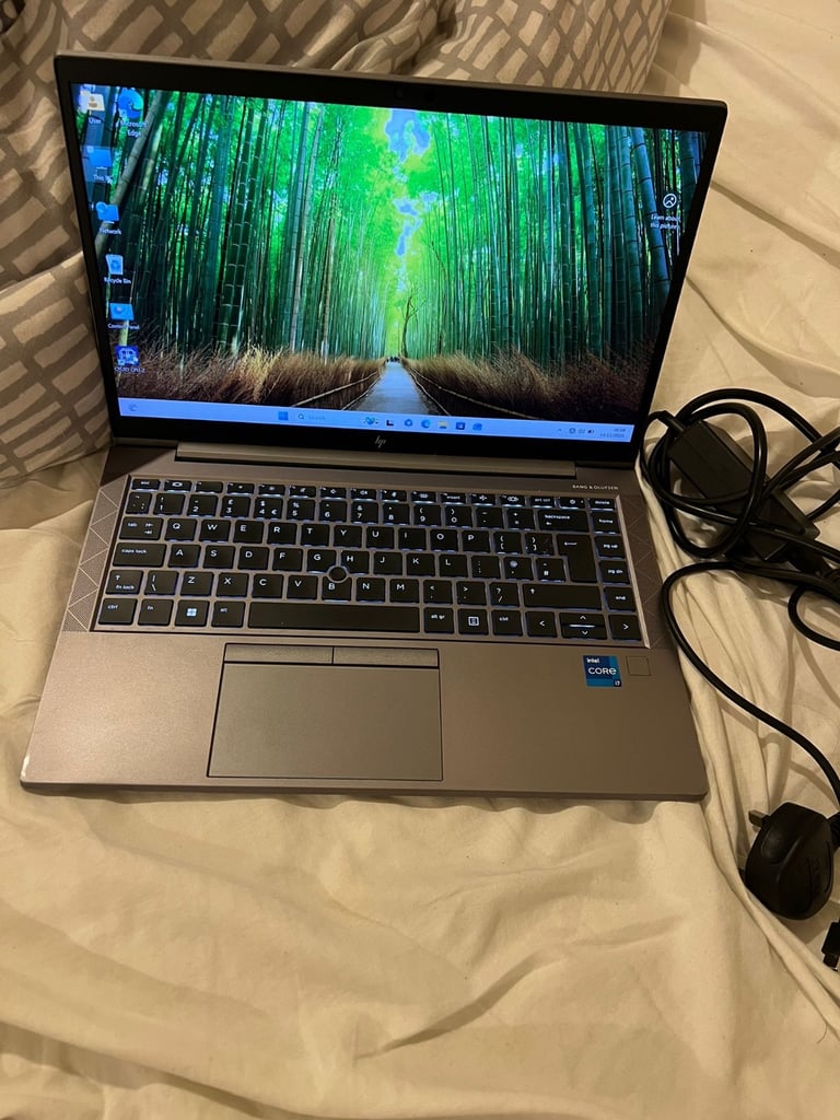 image for TOP RANGE HP ZBOOK FIREFLY G8 LAPTOP- i7 2.8GHZ- NVIDIA T500 4GB GRAPHIC- TOUCHSCREEN - 512GB SSD