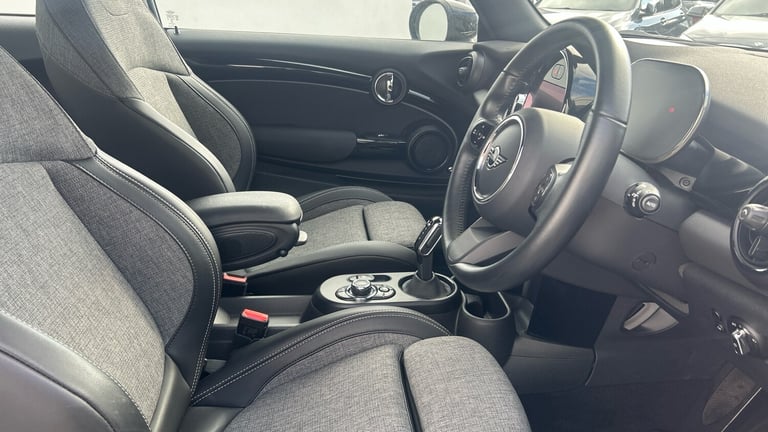 2022 MINI Hatch 135kW Cooper S Level 2 33kWh 3dr Auto Electric Hatchback Hatchback Electric Autom...