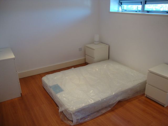  Modern Spacious Double One Bedroom 3rd Floor Apartment with Balcony at City Lofts Roath
