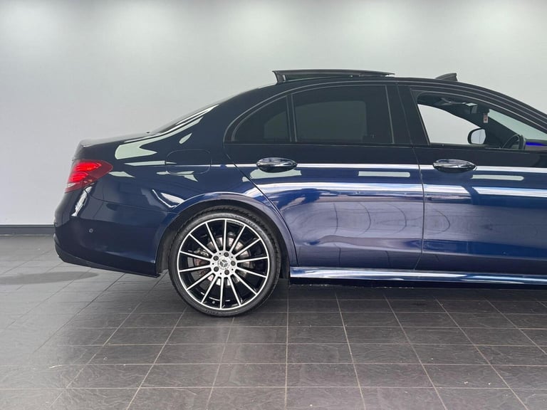 MERCEDES-BENZ E CLASS 2.0 E300d AMG Line Night Edition (Premium Plus) G-Tronic+