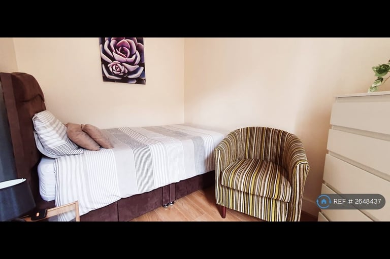 2 bedroom flat in Halmyre Street, Edinburgh, EH6 (2 bed) (#2648437)