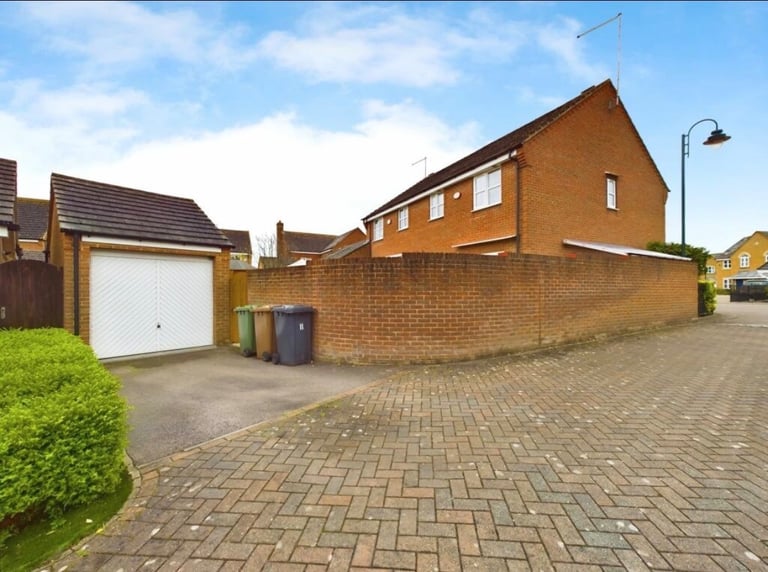 Double Room to rent + Private bathroom