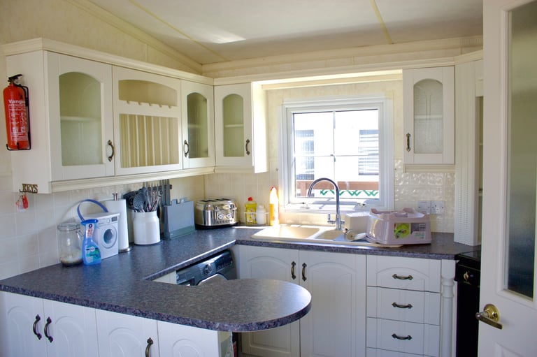 STATIC CARAVAN / HOME 