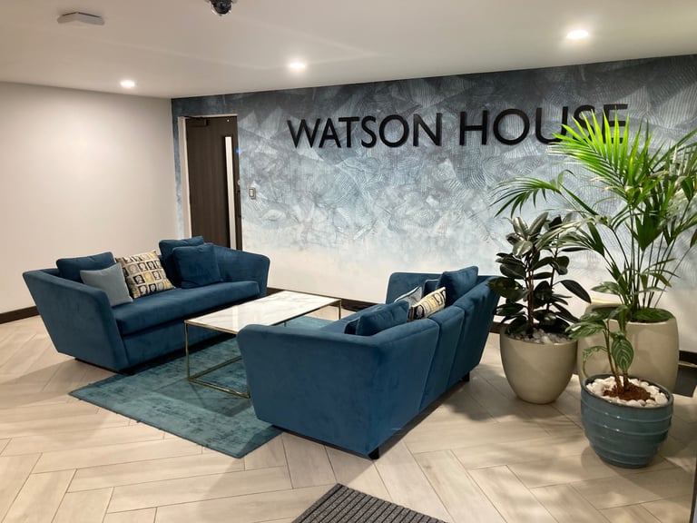 New Build Quality Lift Concierge Balcony Flat 2 Bed 2 Bath Gardens Gym Lounge Cinema Near Rail Bus