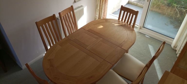 Solid Oak Table (extending) and 6 matching chairs in immaculate condition
