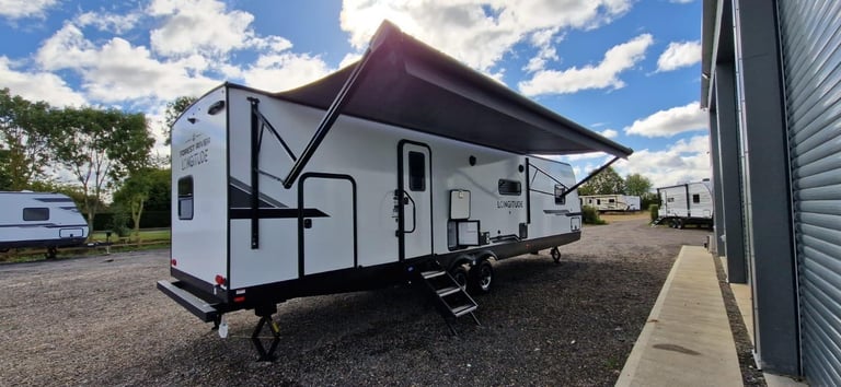 Forest River East To West Longitude 319BH American Caravan 5th Wheel