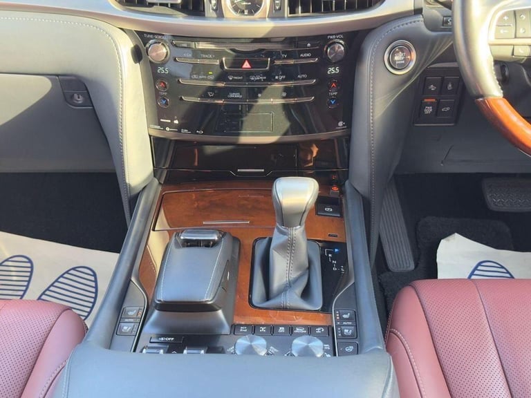 2024 Lexus LX LX570 5.7 V8 Automatic 4X4 8 seats 5dr Petrol Automatic