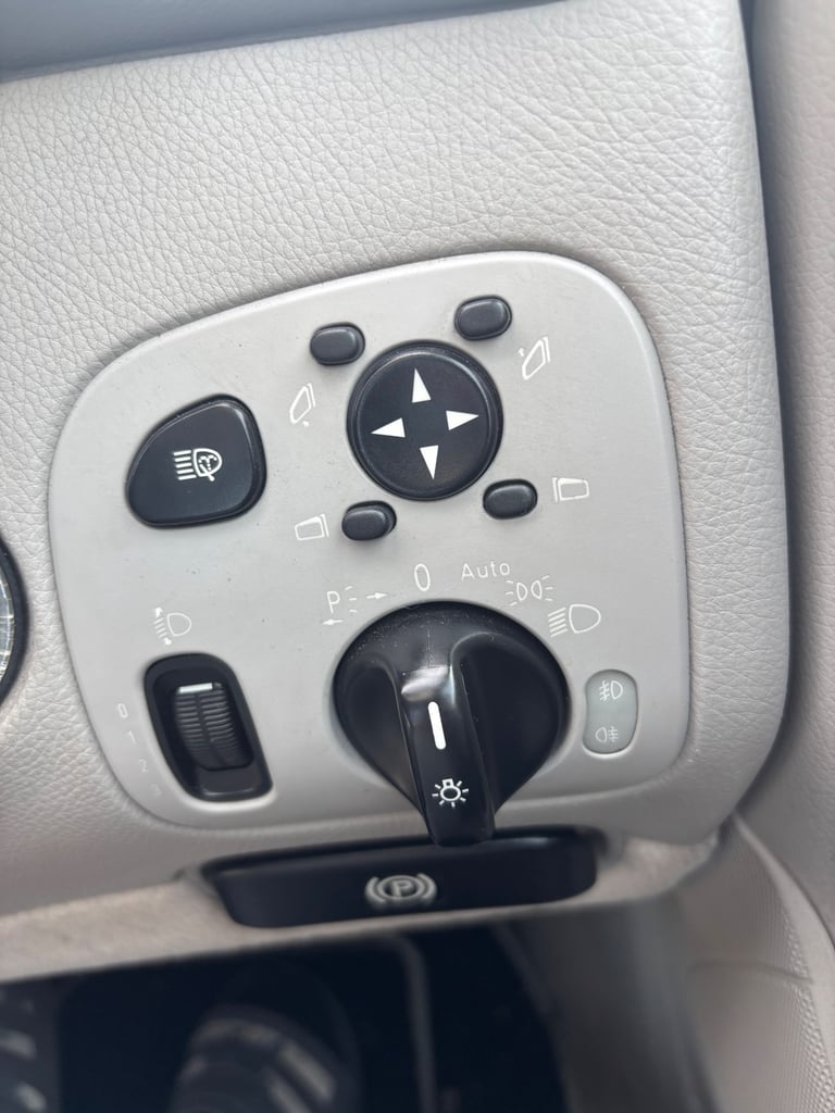 Mercedes-Benz, CLK, Coupe, 2004, Semi-Auto, 3199 (cc), 2 doors