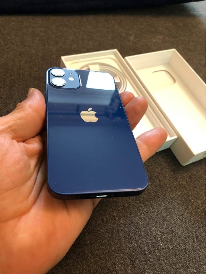 iPhone 12 mini 64gb in good working condition unlocked