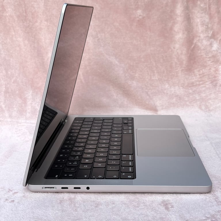 2021 MacBook Pro 14” M1 PRO 3.2GHz - New Battery - 16GB memory - 500GB SSD