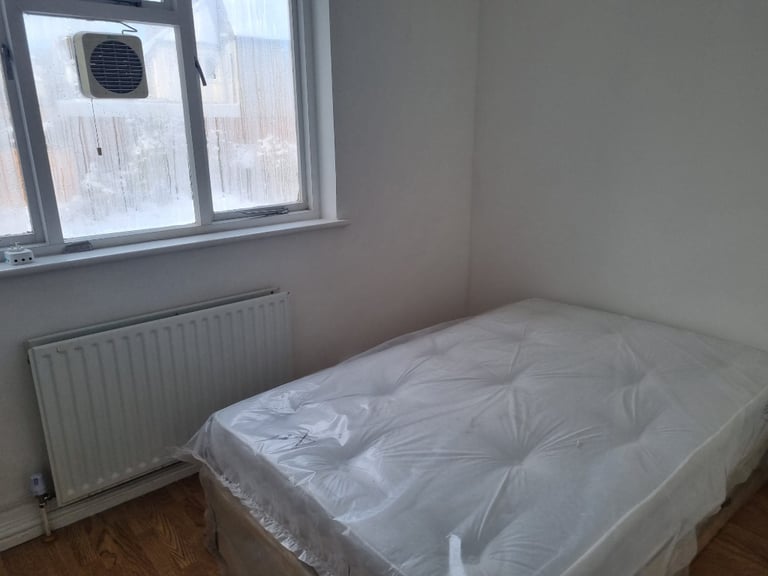 image for A GREAT DISCOUNT'' Double room available at Zone 3 Eltham SE9 5NA
