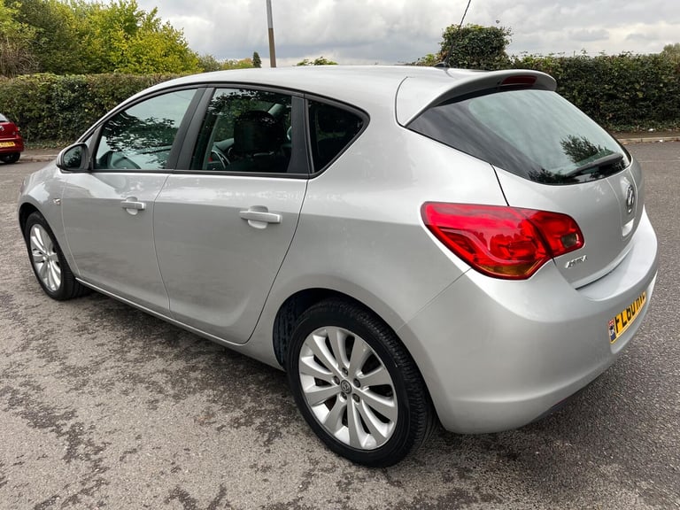 2010 Vauxhall Astra 1.4 16v Exclusiv Euro 5 5dr HATCHBACK Petrol Manual