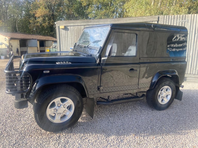  Land Rover Defender 90 2.5 TDi County Station Wagon 3dr Diesel Manual (111 bhp) Diesel Manual