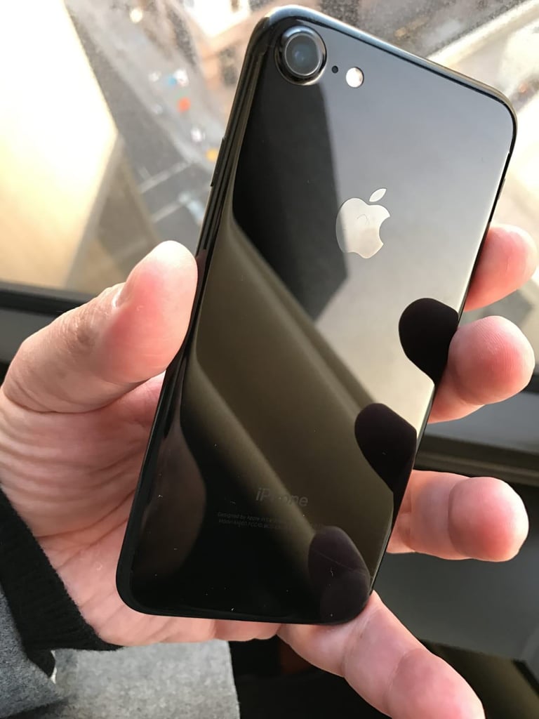 image for Unlocked Like New Used Apple Iphone 7 One Year Warranty  