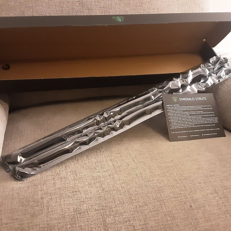 Ford Fiesta MK7 automatic boot struts