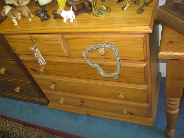 image for MODERN PINE CHEST OF DRAWERS. BOTTOM DOUBLE DEPTH DRAWER. GOOD ORDER. DELIVERY 