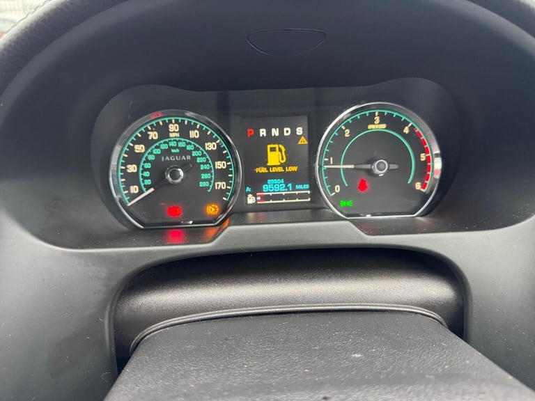 JAGUAR XF 2.2d Luxury Auto Euro 5 (s/s) 4dr 2011