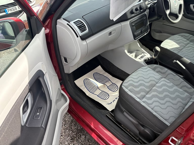 2009 Skoda Fabia 1.2 12V 2 5dr HATCHBACK PETROL Manual