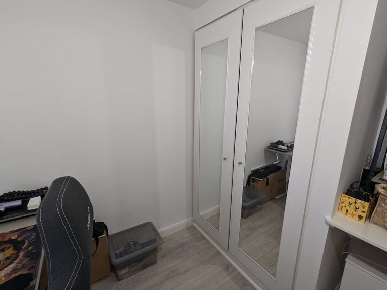 Recently refurbished first floor 3 bedroom flat above shop on High Road, Willesden NW10