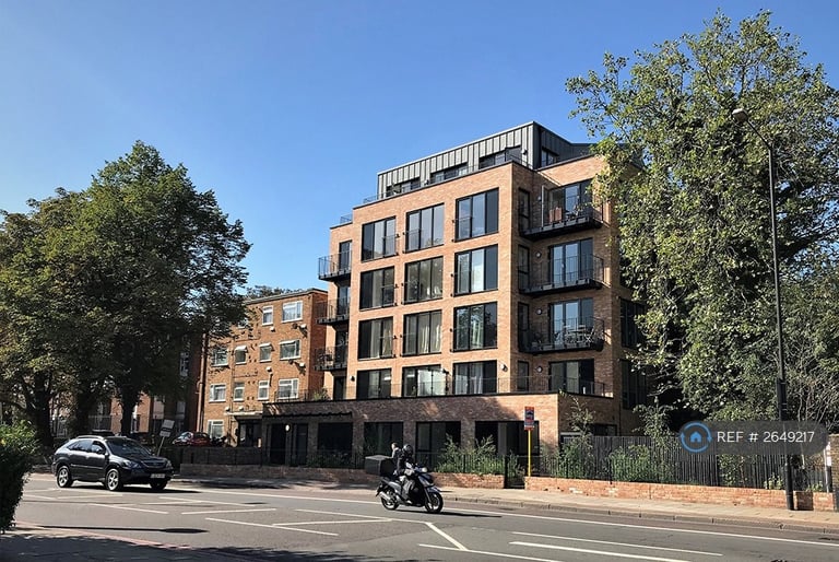 3 bedroom flat in Upper Clapton Road, London, E5 (3 bed) (#2649217)