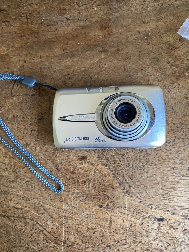 OLYMPUS DIGITAL MJU 600 CAMERA 6.0MP Silver Boxed Instructions Charger 