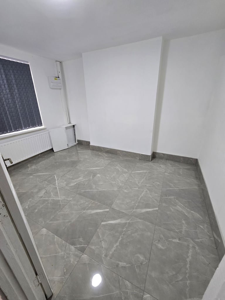 3 bedroom property No Garden