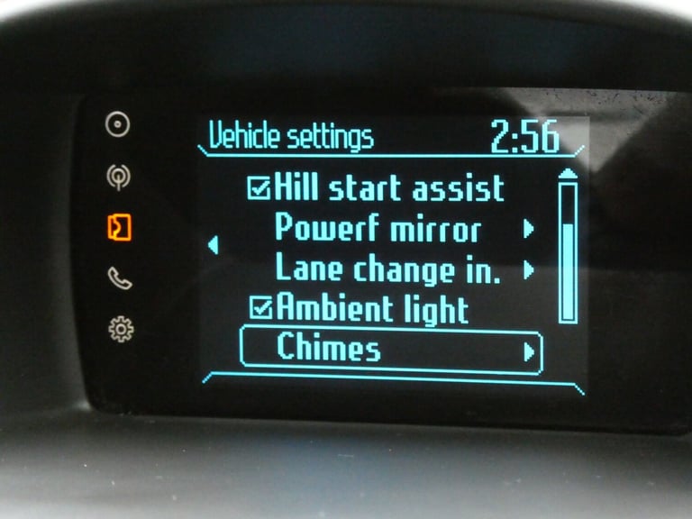 1.25 82 Zetec 5dr *YES GEN 37K!! +9 SERVICES +BT +PARK SENSORS +AUX*