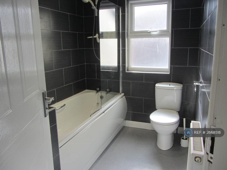 8 bedroom house in Nicander Road, Liverpool, L18 (8 bed) (#2668518)