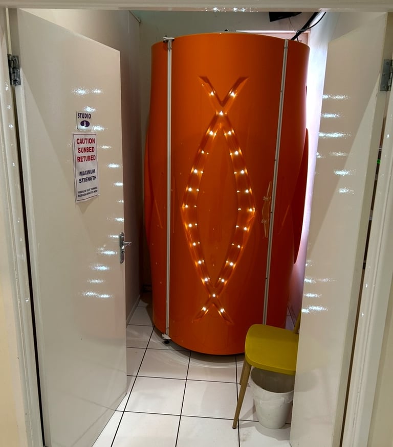 Sunbeds Commercial 48 Lamp Stand Ups