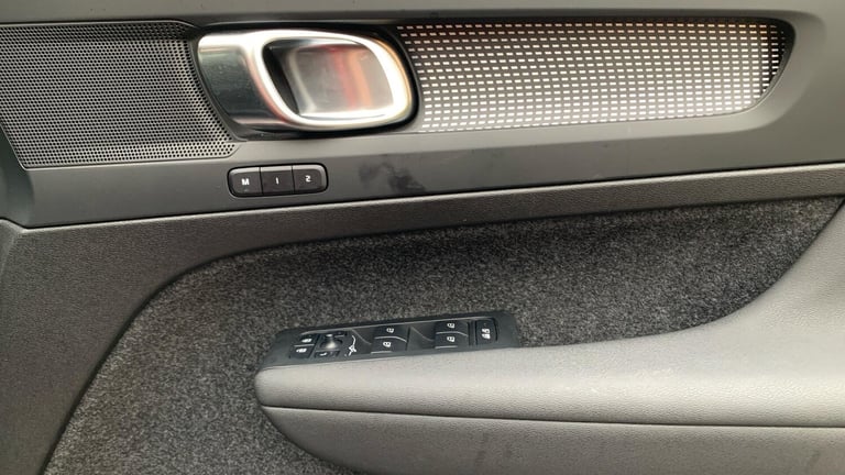 2024 Volvo XC40 2.0 B4 MHEV Plus SUV 5dr Petrol Hybrid DCT Auto Euro 6 (s/s) (197 ps) ESTATE Petr...