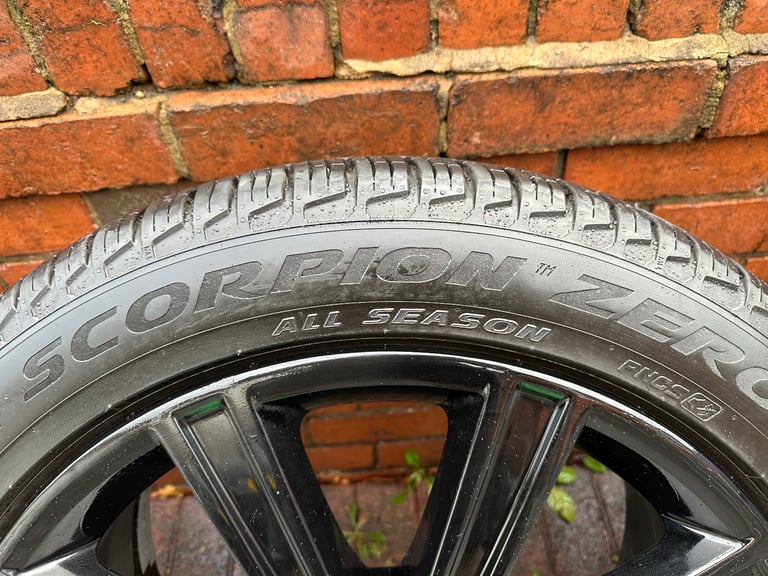 Genuine Range Rover Sport 21” Alloy Wheels & Pirelli Tyres