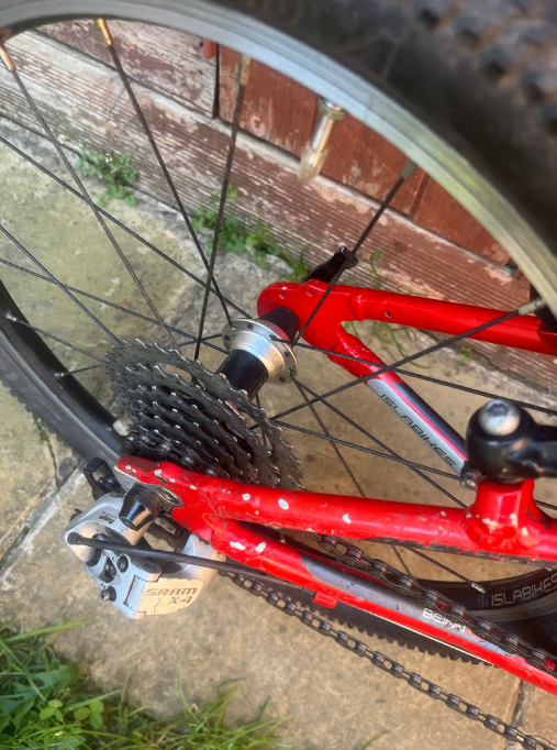 **Red Islabikes Beinn 20 Large - Age Use 6+ Ready to Ride**