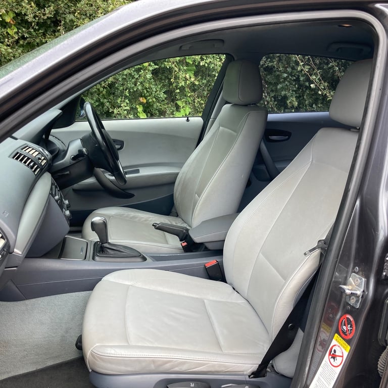 BMW 1 SERIES - AUTOMATIC - NEW MOT - ULEZ FREE - LEATHER INTERIOR