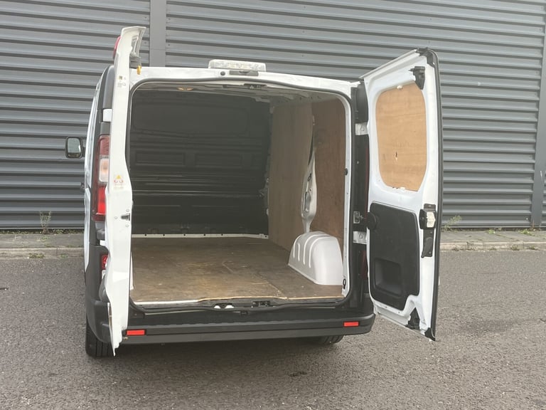 VAUXHALL VIVARO TRAFFIC 1.6 CDTi 2900 ecoFLEX White Manual Diesel 2017