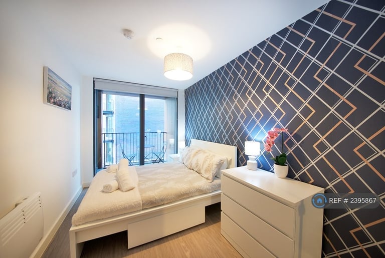 1 bedroom flat in Oldfield Road, Manchester, M5 (1 bed) (#2395867)