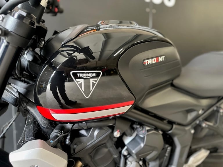 STUNNING ONE OWNER 2024/24 TRIUMPH TRIDENT 660 MOTORCYCLE