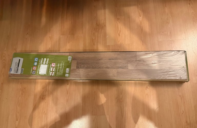 FREE - New Laminate Flooring Mocha Oak 12mm Thick 