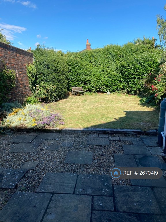 3 bedroom house in West Molesey, West Molesey, KT8 (3 bed) (#2670419)