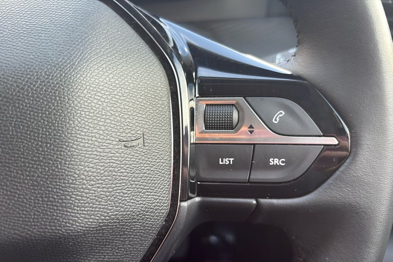  Peugeot E 2008 50kwh Allure Premium Suv 5dr Electric Auto 7kw Charger 136 Ps