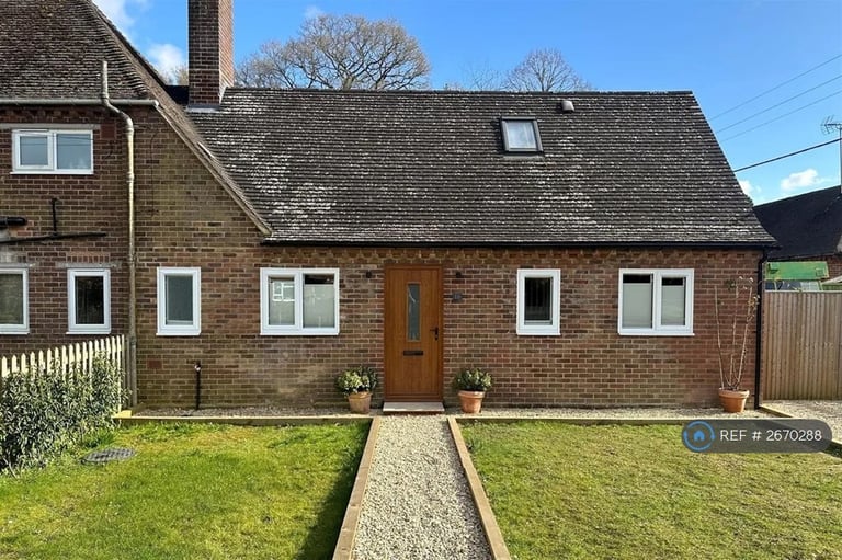 3 bedroom house in Holly Close, Highmoor Cross, Henley-On-Thames, RG9 (3 bed) (#2670288)