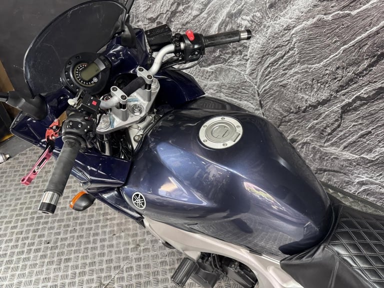 YAMAHA FZ6 FAZER 600 2004