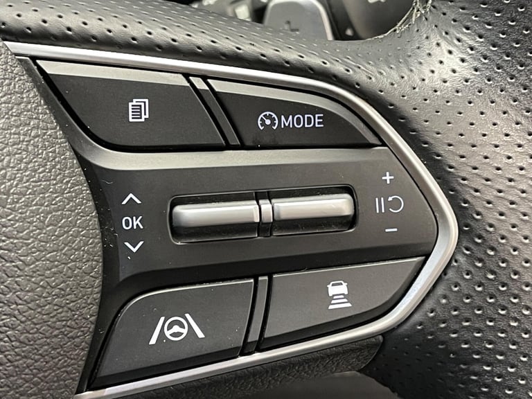 2022 Hyundai Santa Fe 1.6 T-GDi 13.8kWh Ultimate Auto 4WD Euro 6 (s/s) 5dr ESTATE Petrol/Electric...