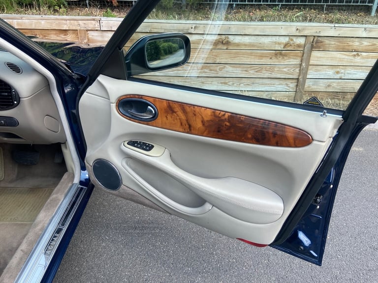 1998 Jaguar V8 XJ SERIES XJ8 4.0 4dr Auto Petrol