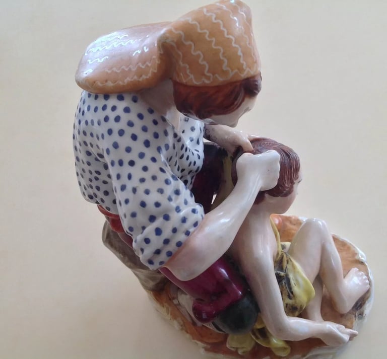 Antique Collectable Russian Porcelain Figurine Gardner "Catcher of Fleas" XIX C