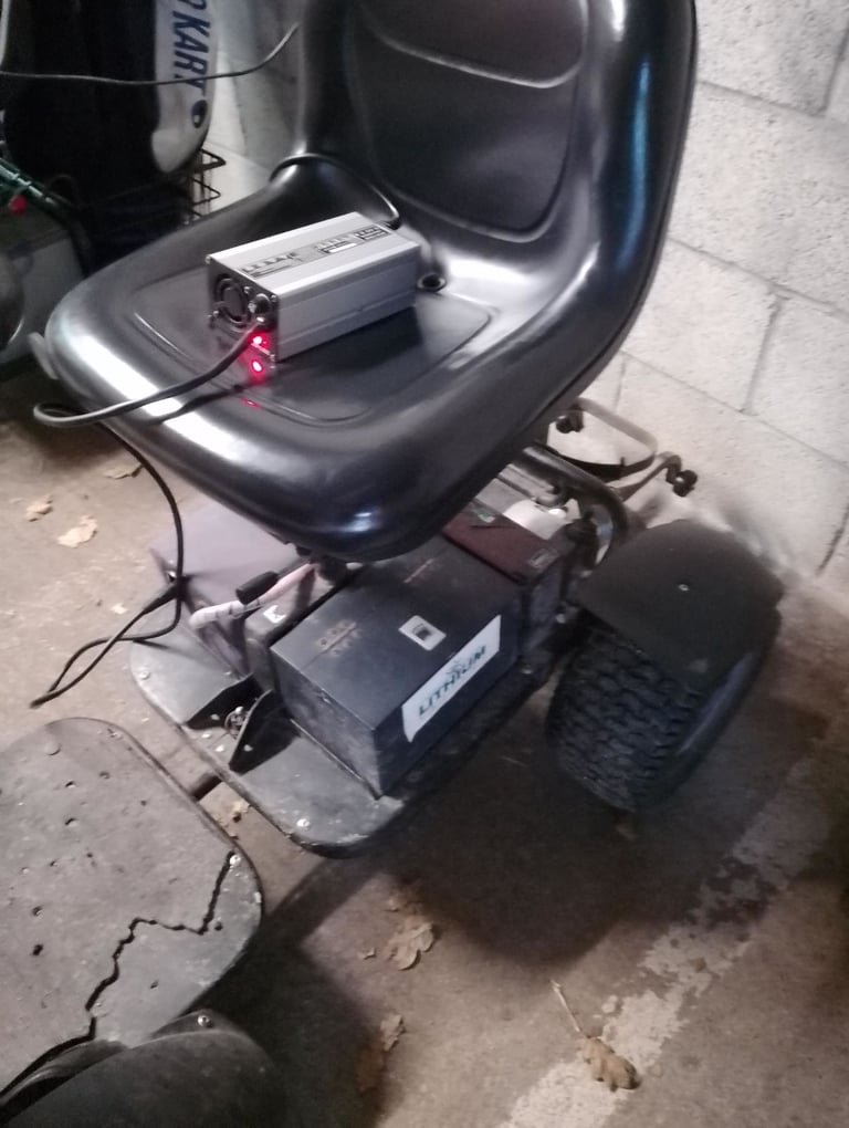 Golf buggy - single seater. lithium battery powered