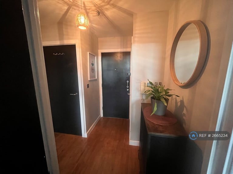 1 bedroom flat in Commercial Road, London, E14 (1 bed) (#2665234)