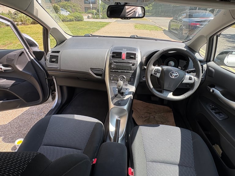 2010 facelift toyota Auris 1.6 automatic, drives perfect, excellent condition inside out,F.S.H 