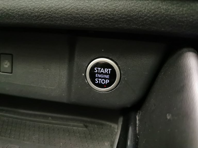 2021 Nissan Qashqai 1.3 DIG-T MHEV Premiere Edition SUV 5dr Petrol Hybrid XTRON Euro 6 (s/s) (1 S...