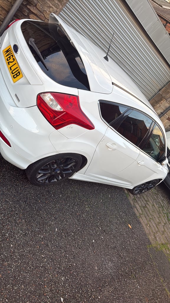 Ford, FOCUS, Hatchback, 2012, Manual, 1560 (cc), 5 doors