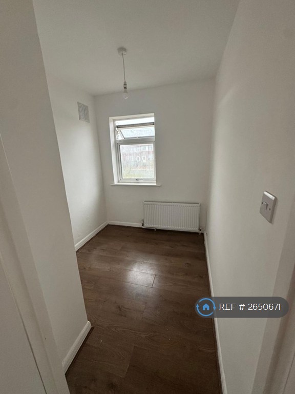 3 bedroom house in The Fairway, Northolt, UB5 (3 bed) (#2650671)